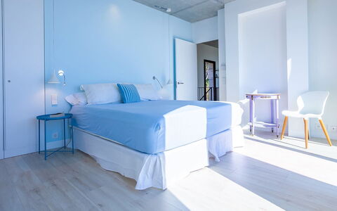 Villa Mirante: Blau, Interior Design, Möbel, Flooring, Fussboden, Decke, Zimmer, Schlafzimmer, Bett, Wohnung
