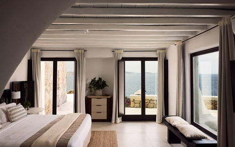 Villa Talia: Möbel, Interior Design, Fussboden, Bett, Zimmer, Schlafzimmer, Linens, Wohnung, Resort, Dekokissen