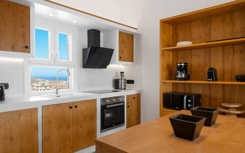 Villa Osiride: Cabinetry, Countertop, Küche, Möbel, Schrank, Küchengerät, Holzbeize, Haushaltsgerät, Sperrholz, Schublade