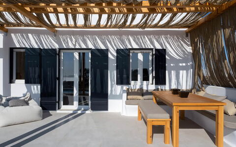 Villa Osiride: Gartenmöbel, Möbel, Schatten, Stuhl, Resort, Design, Hartholz, Pergola, Balkon, Sonnenliege