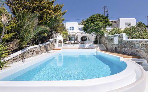 Villa Tiche: Schwimmbad, Resort, Zimmerpflanze, Eco Hotel, Hotel, Villa, Blumentopf, Hof, Gartenmöbel