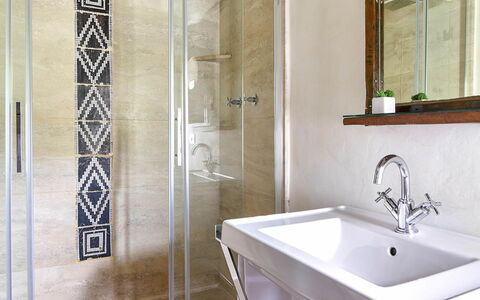 Borgo di San Biagio: Flooring, Fussboden, Interior Design, Decke, Möbel, Armatur, Badezimmer, Fliese, Installation, Zimmer