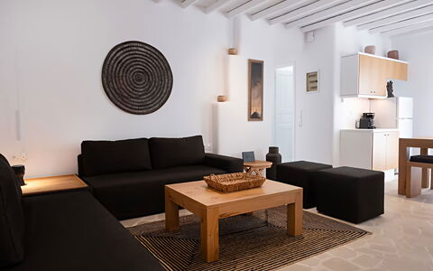 Mykonos Pool House 2: Möbel, Interior Design, Holz, Flooring, Fussboden, Wohnung, Wohnzimmer, Couch, Zimmer, Zuhause