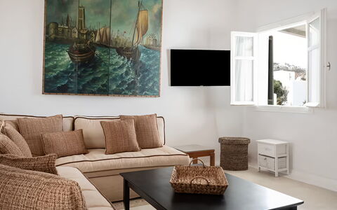 Mykonos Pool House 3: Möbel, Interior Design, Couch, Wohnzimmer, Tabelle, Zimmer, Zuhause, Bilderrahmen, Fussboden
