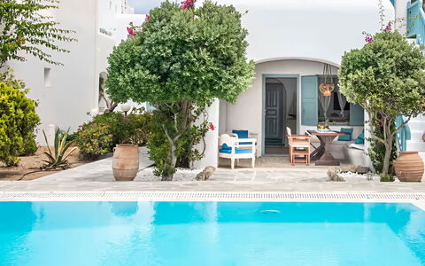 Mykonos Pool House 3: Schwimmbad, Blumentopf, Resort, Zimmerpflanze, Freizeit, Gartenmöbel, Estate, Eco Hotel, Landscaping, Hof