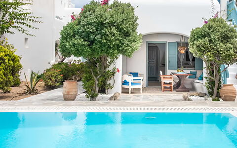 Mykonos Pool House 5: Schwimmbad, Blumentopf, Resort, Zimmerpflanze, Gartenmöbel, Estate, Eco Hotel, Landscaping, Hof, Stuhl
