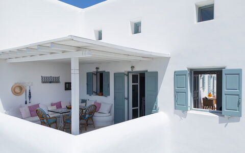 Mykonos Pool House 7: Zuhause, Stuhl, Gartenmöbel, Schatten, Design, Balkon, Küche & Esszimmer Tisch, Tisch Im Freien, Daylighting, Zimmerpflanze