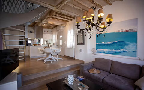 Mykonos Pool House 8: Möbel, Interior Design, Flooring, Couch, Fussboden, Holz, Zimmer, Wohnzimmer, Wohnung, Decke