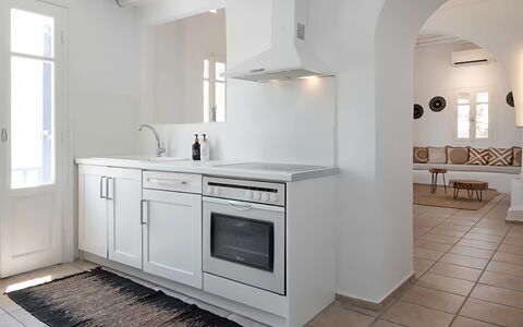 Mykonos Pool House 9: Flooring, Interior Design, Möbel, Fussboden, Küche, Countertop, Cabinetry, Major Appliance, Decke, Küchengerät