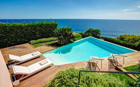 Villa Kate: Blau, Wasser, Schwimmbad, Resort, Freizeit, Gartenmöbel, Meer, Eco Hotel, Ozean, Schatten