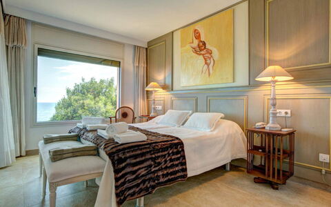 Villa Kate: Möbel, Bett, Interior Design, Schlafzimmer, Bedding, Bettdecke, Flooring, Decke, Fussboden, Linens
