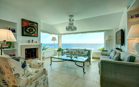 Villa Kate: Möbel, Couch, Interior Design, Meer, Wohnzimmer, Zimmer, Resort, Decke, Wohnung
