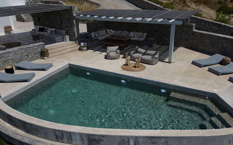 Villa Cornelia 1: Verbundwerkstoff, Schwimmbad, Beton, Flagstone, Natürliches Material, Design, Water Feature, Fliese, Steinwand