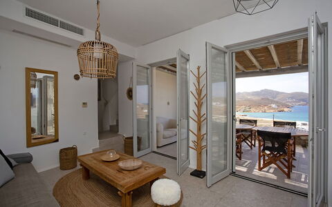 Villa Cornelia 1: Möbel, Interior Design, Flooring, Fussboden, Zuhause, Decke, Stuhl, Wohnung, Meer, Balkon