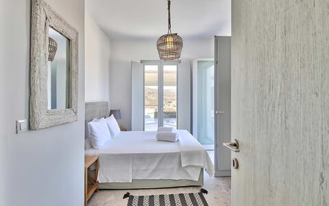 Villa Cornelia 1: Holz, Flooring, Fussboden, Interior Design, Schlafzimmer, Möbel, Decke, Linens, Zuhause, Bett