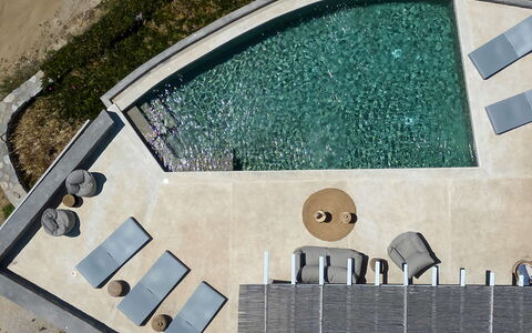 Villa Cornelia 1: Schwimmbad, Verbundwerkstoff, Beton, Gartenmöbel, Schatten, Sonnenliege, Water Feature, Fliese