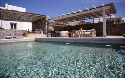 Villa Cornelia 1: Verbundwerkstoff, Natürliches Material, Design, Schwimmbad, Fliese, Gartenmöbel, Resort