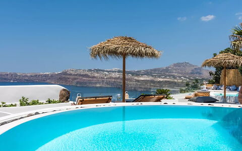 Villa Sean: Schwimmbad, Resort, Stuhl, Hotel, Gartenmöbel, Eco Hotel, Ferienort, Villa, Regenschirm, Strandresort