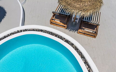 Villa Sean: Blau, Wasser, Gartenmöbel, Resort, Schwimmbad, Freizeit, Urlaub, Strand, Regenschirm, Sonnenliege