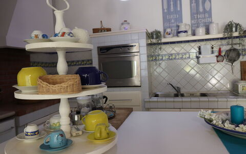 Villa Patrizia Otranto: Deluxe Countryside Retreat: Interior Design, Geschirr, Regale, Möbel, Regal, Servierware, Zimmer, Porzellan, Küche, Dishware