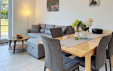 Trassenheide 201: Möbel, Interior Design, Flooring, Fussboden, Holz, Tabelle, Couch, Stuhl, Küche & Esszimmer Tisch, Esszimmer