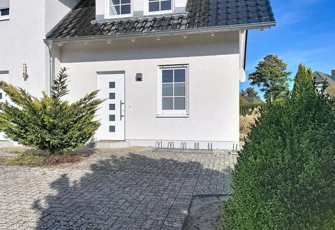 Ferienhaus Nordstern: Gebäude, Fenster, Haus, Wohngebiet, Zuhause, Dach, Hütte, Tür, Abstellgleis, Estate