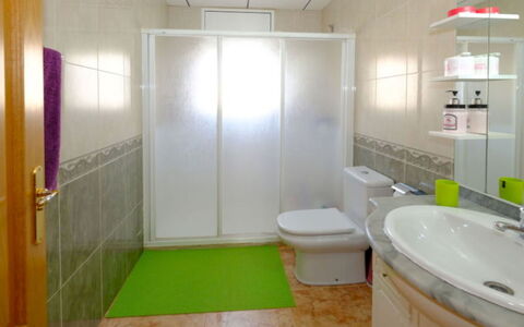 Isabel: Flooring, Fussboden, Armatur, Interior Design, Badezimmer, Sinken, Installation, Zapfhahn, Fliese, Toilette