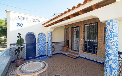 Happy Day: Eigentum, Himmel, Blau, Azurblau, Die Architektur, Interior Design, Haus, Schatten, Fussboden, Flooring
