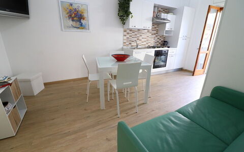 Luisa: Möbel, Flooring, Fussboden, Interior Design, Holz, Zimmer, Tabelle, Holzboden, Stuhl, Wohnzimmer
