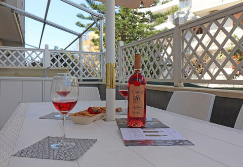 Luisa: Möbel, Stuhl, Tabelle, Gartenmöbel, Fussboden, Tisch Im Freien, Schatten, Balkon, Küche & Esszimmer Tisch, Holzbeize