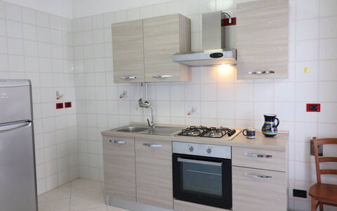 Ludovica: Küche, Küchengerät, Major Appliance, Countertop, Herd, Flooring, Holz, Spüle, Herd, Cabinetry