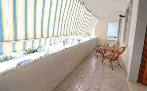 Ludovica: Fussboden, Fensterabdeckung, Fensterbehandlung, Balkon, Daylighting