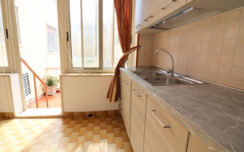 Isabel: Flooring, Fussboden, Holz, Küche, Countertop, Interior Design, Major Appliance, Cabinetry, Spüle, Küchengerät