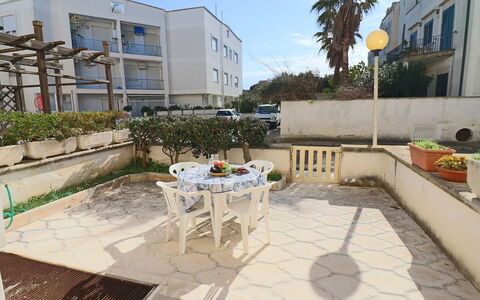 Cecilia: Balkon, Garten, Blumentopf, Zimmerpflanze, Hof, Tisch Im Freien, Gartenmöbel, Zaun