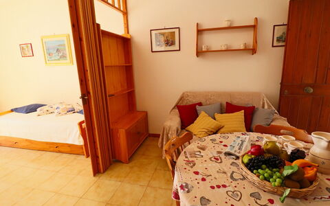 Cecilia: Möbel, Schlafzimmer, Interior Design, Holz, Bett, Zimmer, Flooring, Bettdecke, Fussboden, Textil