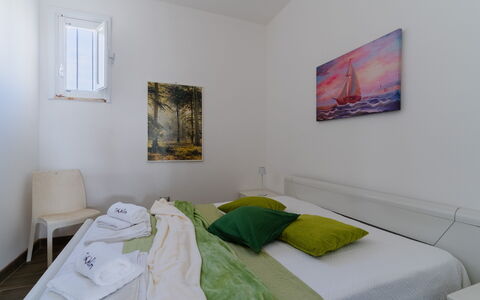 Azzurra: Wand, Schlafzimmer, Bett, Fussboden, Möbel, Interior Design, Flooring, Bettdecke, Bedding, Zimmer