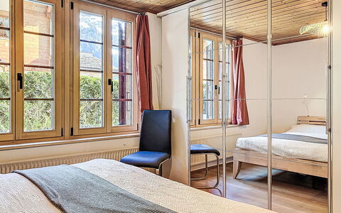 Bon-Accueil: Möbel, Interior Design, Holz, Fussboden, Flooring, Bett, Schlafzimmer, Decke, Zimmer, Wohnung