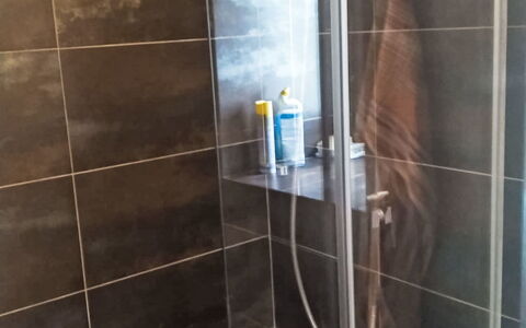 U Kohouta: Flooring, Fussboden, Duschtür, Installation, Badezimmer, Glas, Armatur, Fliese