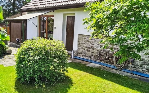U Kohouta: Haus, Strauch, Hütte, Dach, Zuhause, Garten, Ground, Hinterhof, Garten, Rasen
