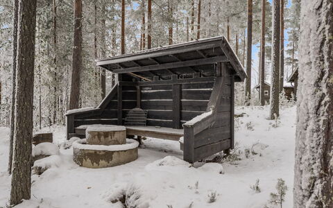 Luhtalemmikki: Bett, Möbel, Schlafzimmer, Interior Design, Bedding, Bettdecke, Flooring, Holz, Fussboden, Zimmer