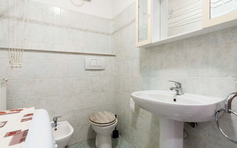 Milena: Flooring, Fussboden, Interior Design, Armatur, Zimmer, Sinken, Toilette, Decke, Installation, Badezimmer