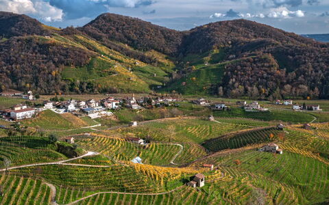 La Casetta dei Palù, Valdobbiadene: Bergforms, Berg, Hügel, Hochland, Landschaft, Feld, Landwirtschaft, Bergstation, Plantage