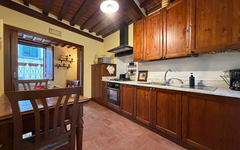 Terrazzino Margherita: Interior Design, Küche, Countertop, Flooring, Möbel, Holz, Cabinetry, Decke, Fussboden, Schrank