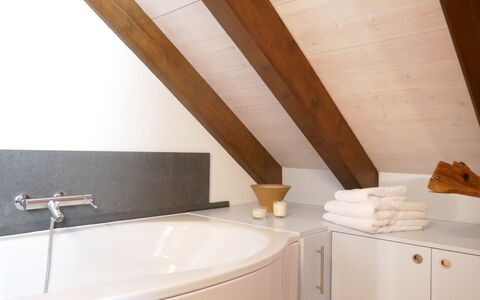 Rustico Raslina: Armatur, Interior Design, Flooring, Wand, Holz, Fussboden, Badezimmer, Decke, Zapfhahn, Sinken