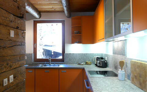 Rustico Raslina: Küche, Countertop, Küchengerät, Interior Design, Major Appliance, Holz, Spüle, Flooring, Light Fixture, Decke
