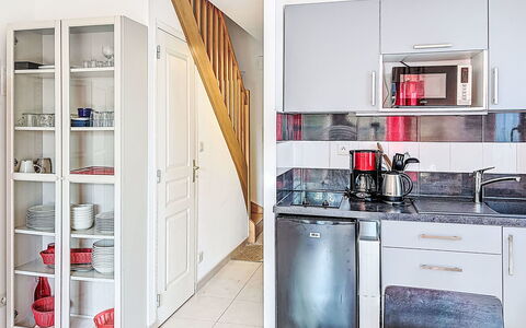 Maison Kerlosquet: Möbel, Interior Design, Küchengerät, Major Appliance, Flooring, Küche, Holz, Fussboden, Cabinetry, Zimmer