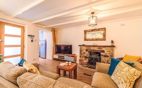 Dock of the Bay: Möbel, Interior Design, Holz, Flooring, Couch, Decke, Zimmer, Fussboden, Wohnzimmer, Beleuchtung