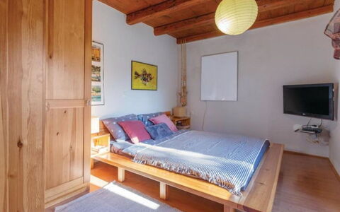 Leder: Möbel, Interior Design, Bett, Flooring, Schlafzimmer, Fussboden, Wand, Holz, Zimmer, Decke