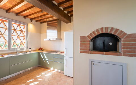 Podere Galieni: Interior Design, Küche, Flooring, Wand, Holz, Decke, Fussboden, Countertop, Möbel, Küchengerät