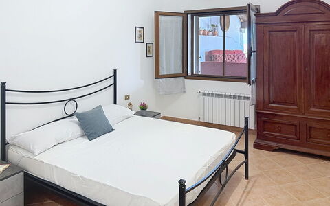 Silos: Möbel, Bett, Schlafzimmer, Interior Design, Flooring, Fussboden, Zimmer, Bettrahmen, Bedding, Beleuchtung